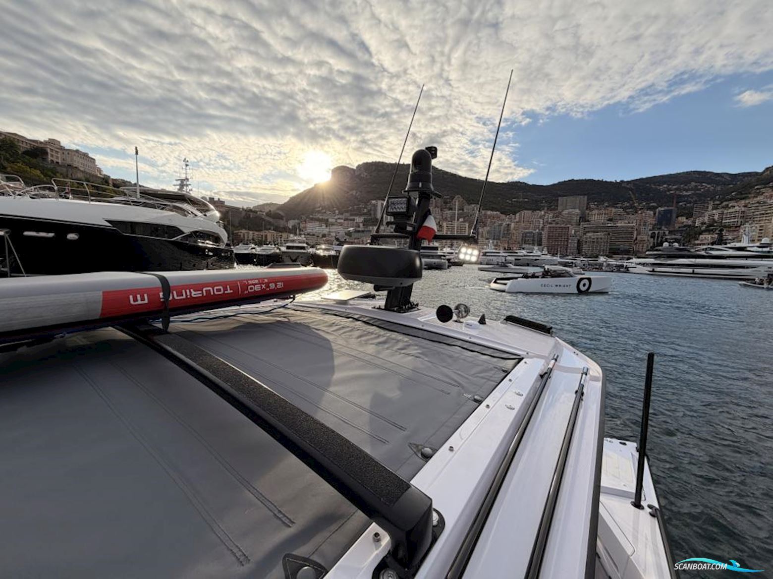 Axopar 37 Cross Cabin - Reserviert