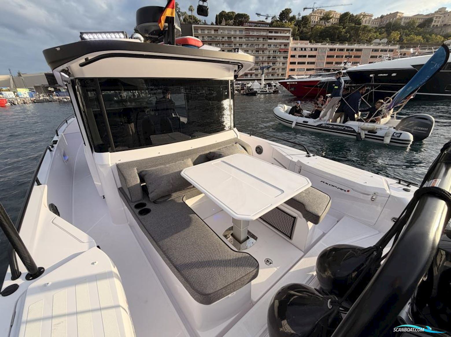 Axopar 37 Cross Cabin - Reserviert