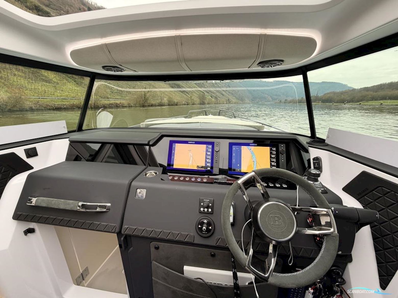 Axopar 37 Cross Cabin - U-Sofa