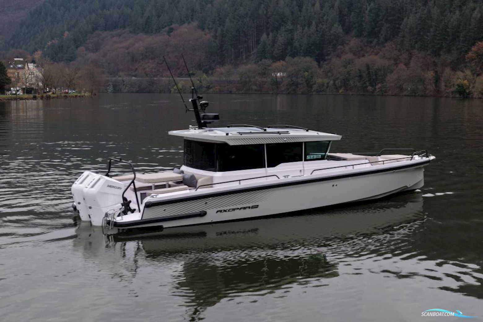 Axopar 37 Cross Cabin - U-Sofa