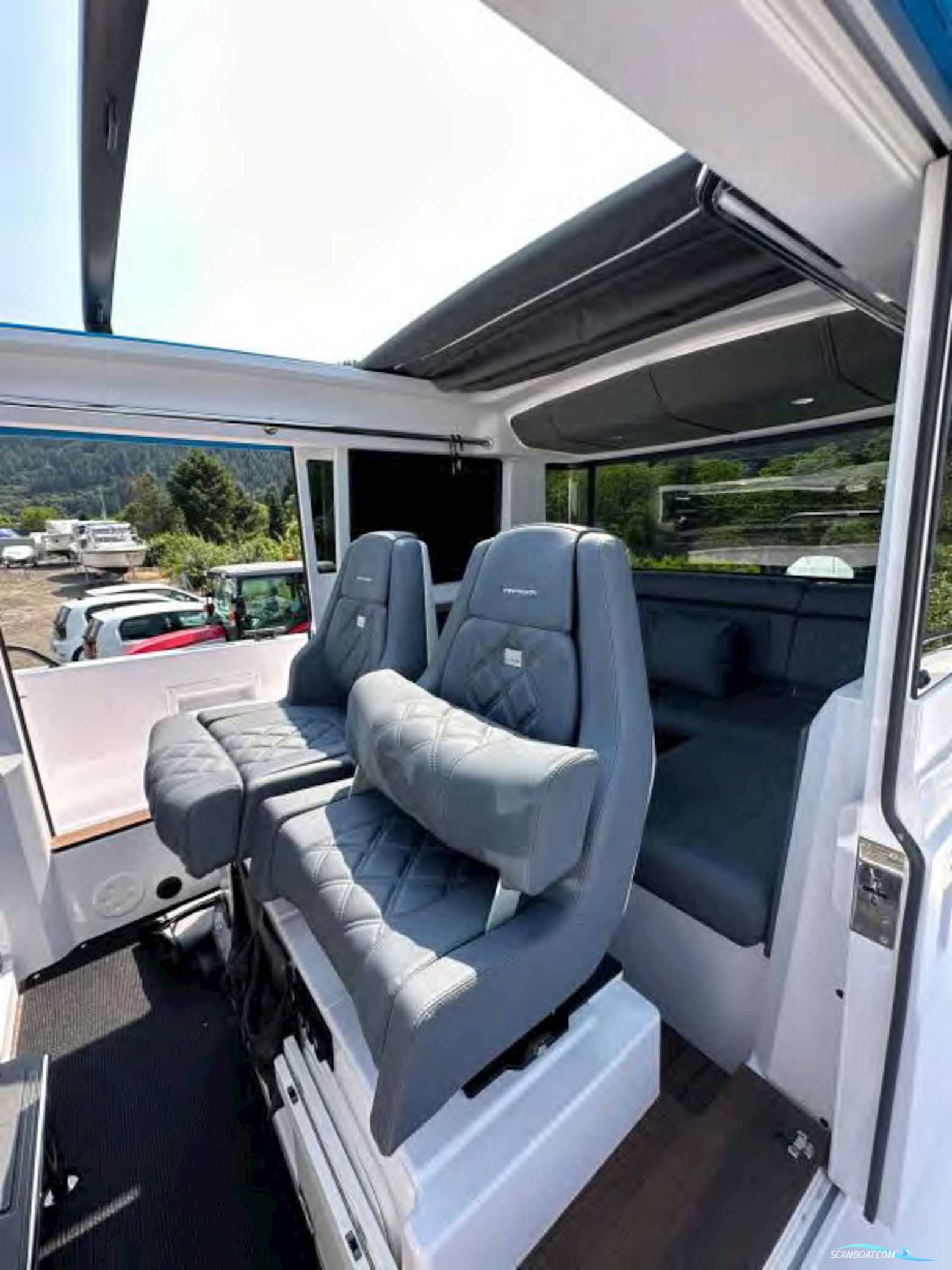 AXOPAR 37 Cross Cabin BRABUS Line