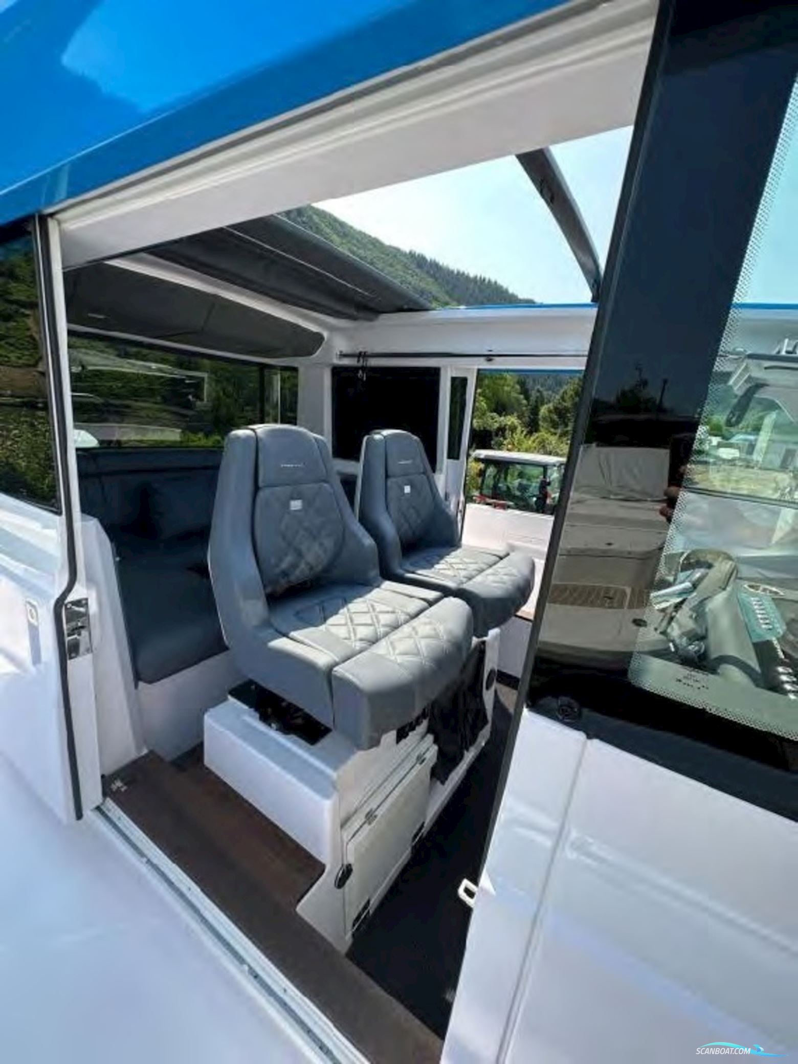 AXOPAR 37 Cross Cabin BRABUS Line