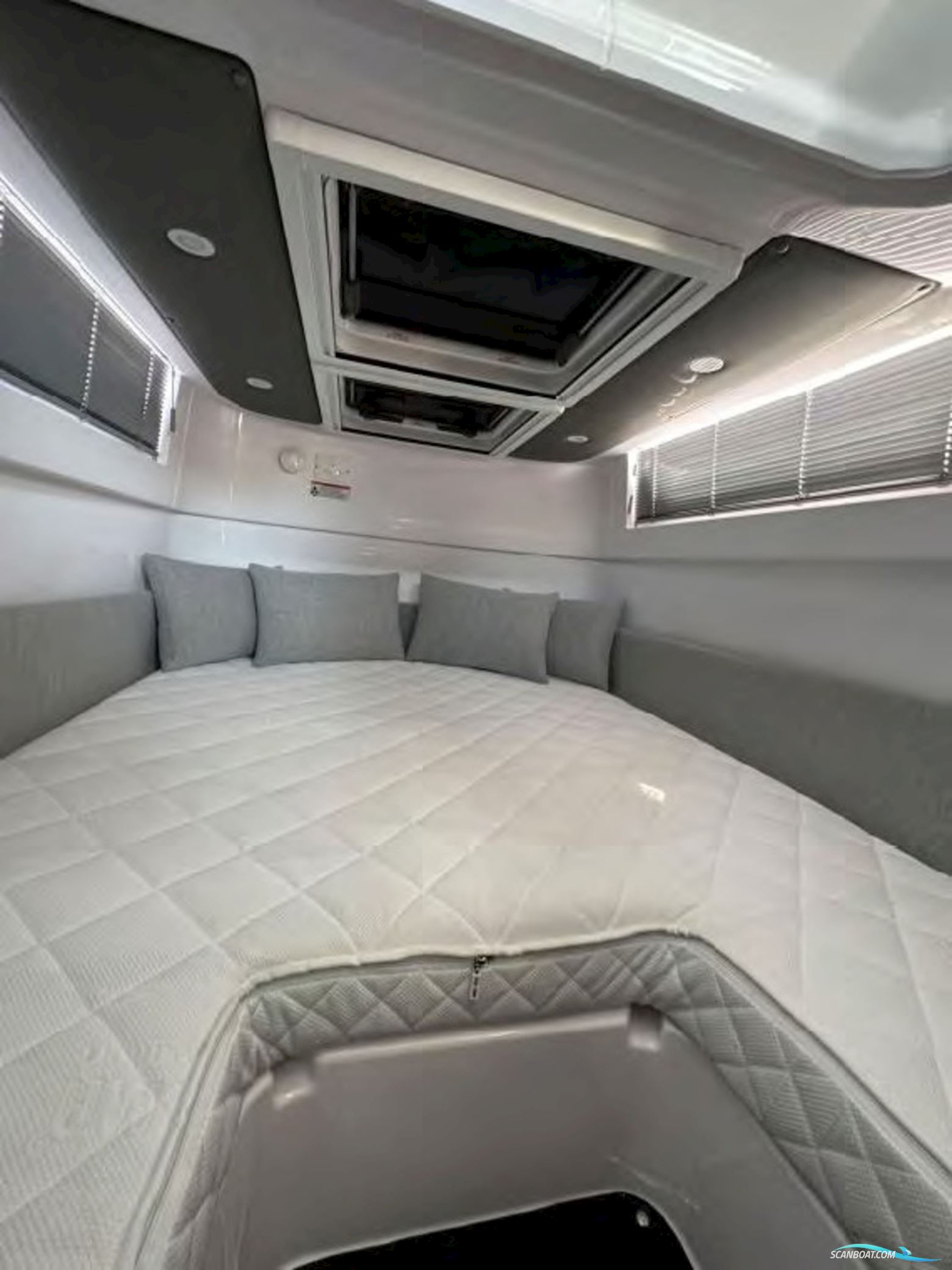AXOPAR 37 Cross Cabin BRABUS Line