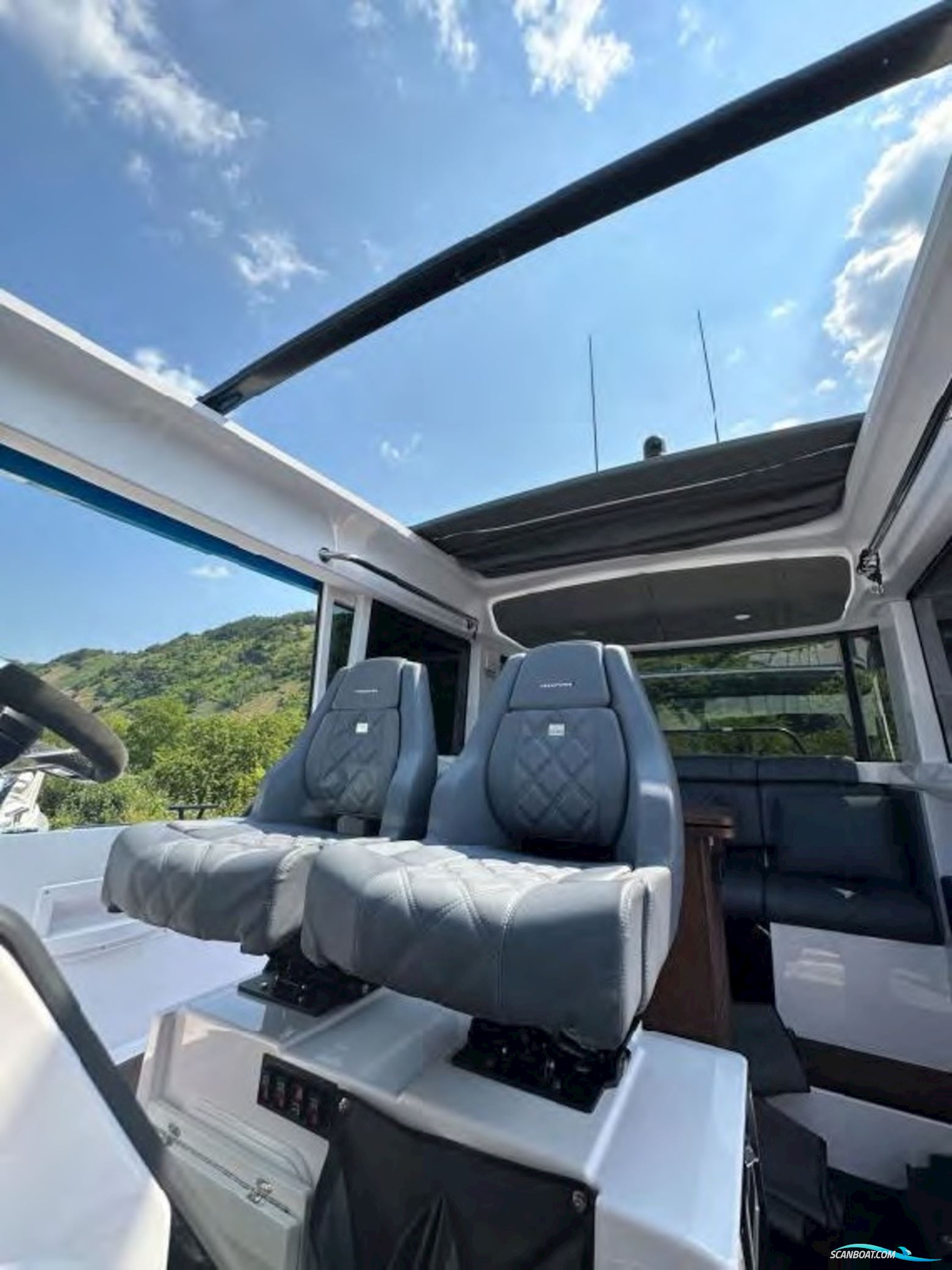 AXOPAR 37 Cross Cabin BRABUS Line