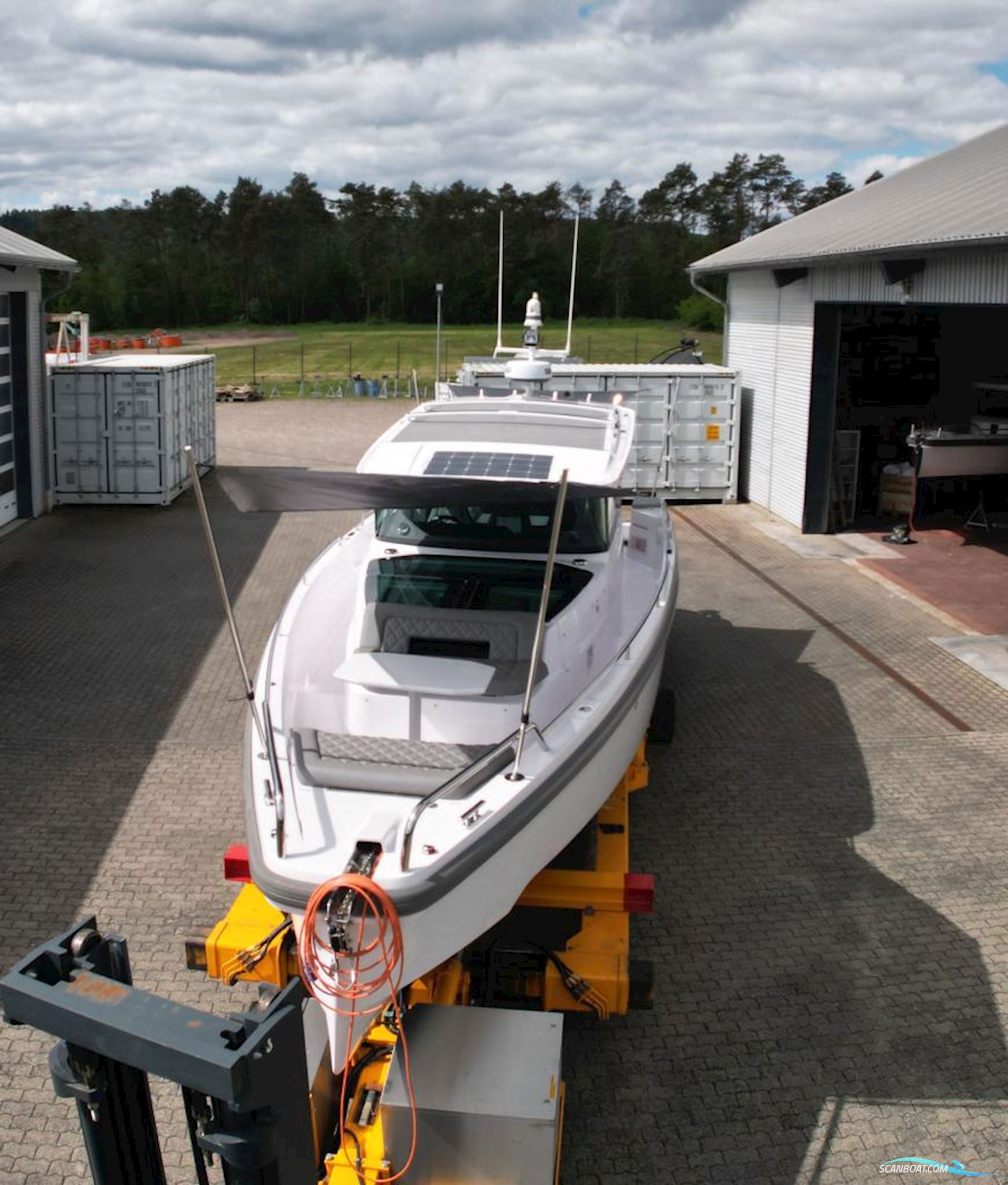 AXOPAR 37 Cross Cabin