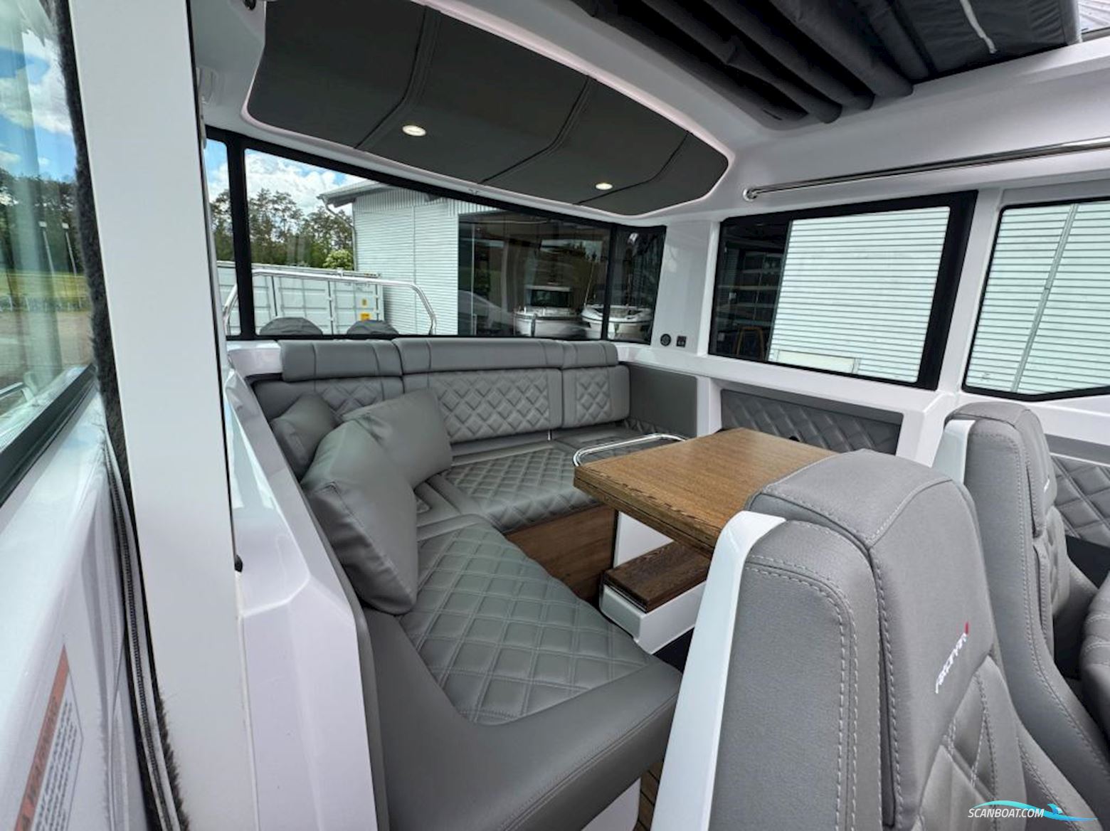 AXOPAR 37 Cross Cabin