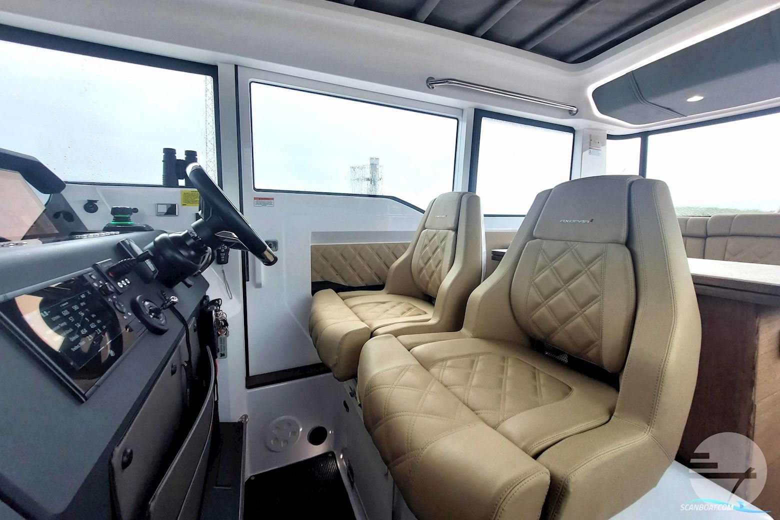 AXOPAR 37 Cross Cabin