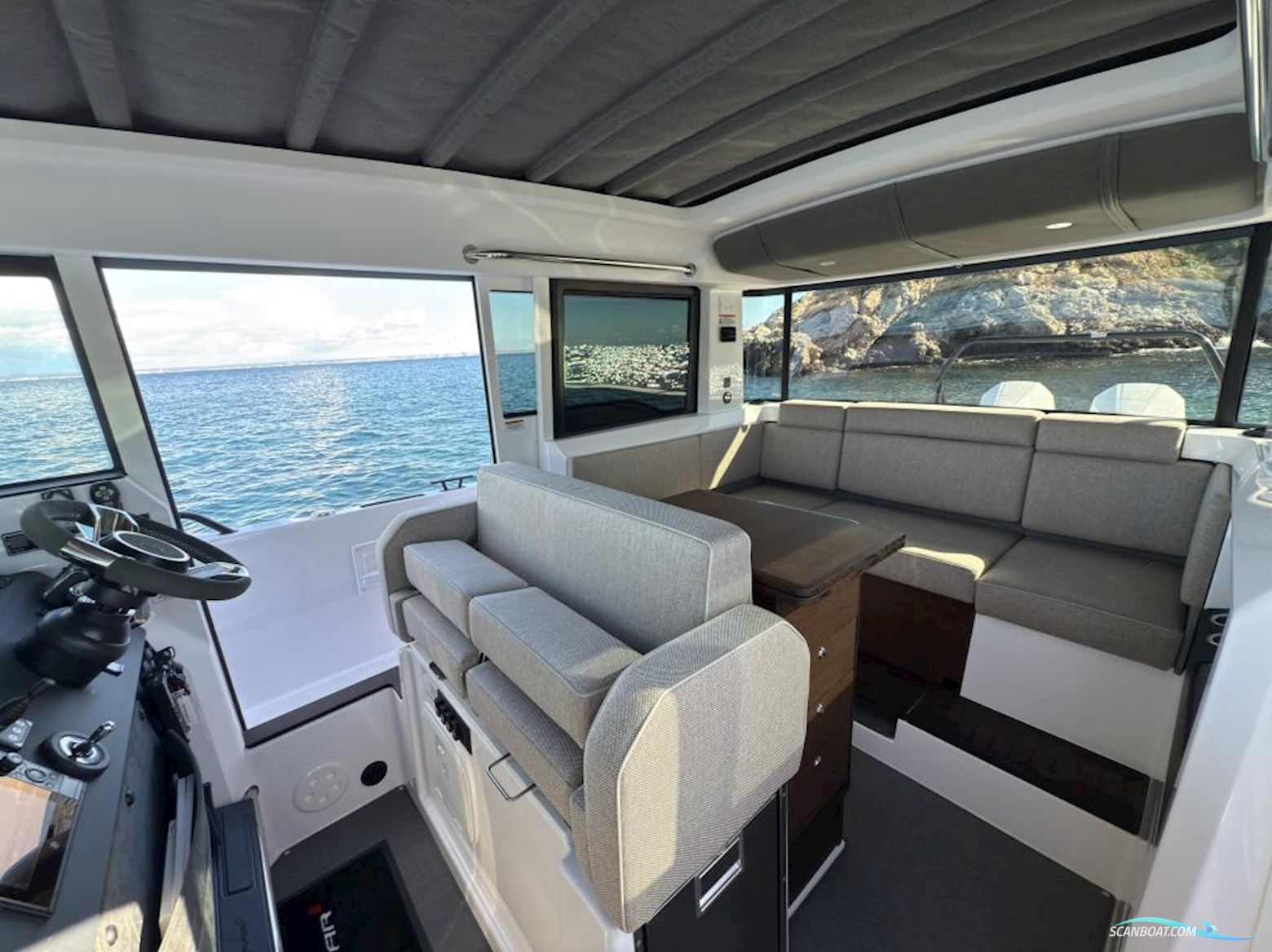 AXOPAR 37 Cross Cabin