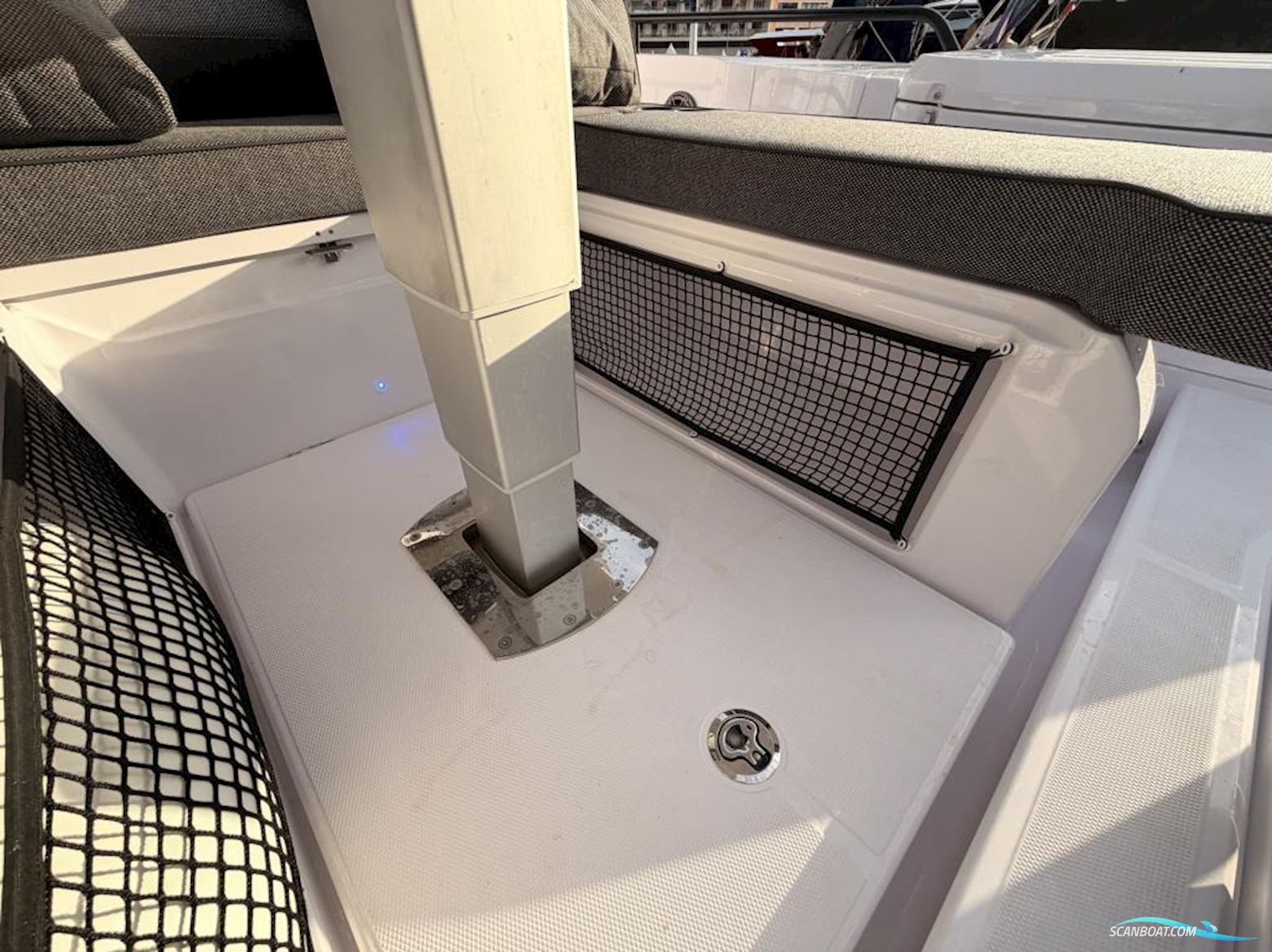 AXOPAR 37 Cross Cabin