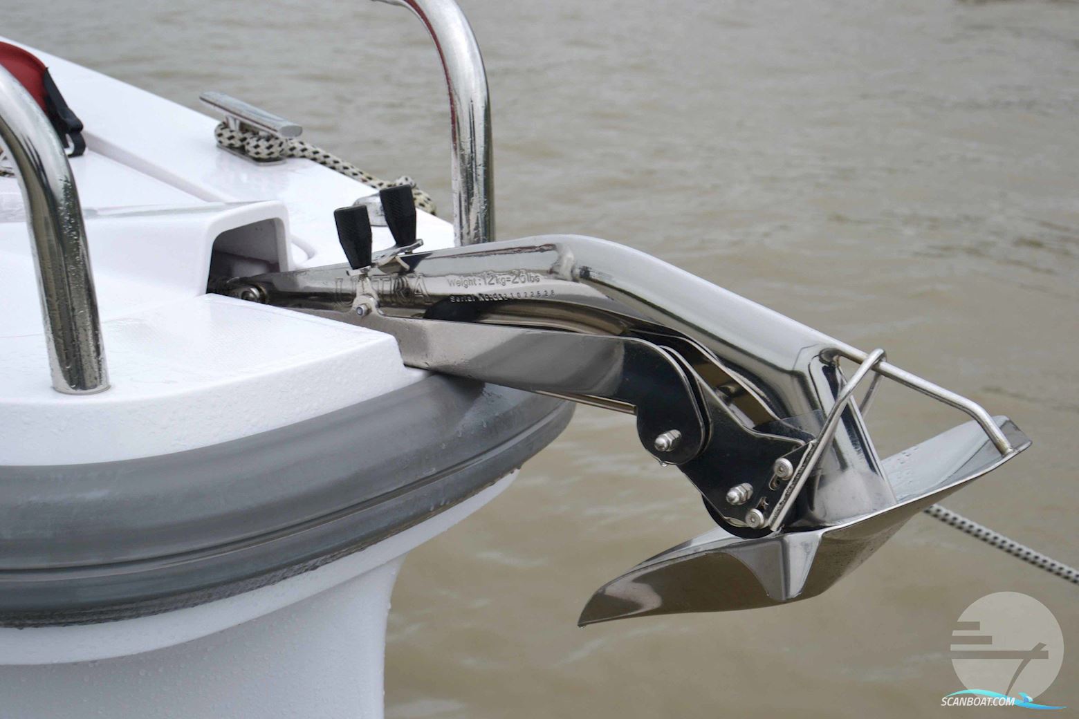 Axopar 37 Cross Cabin