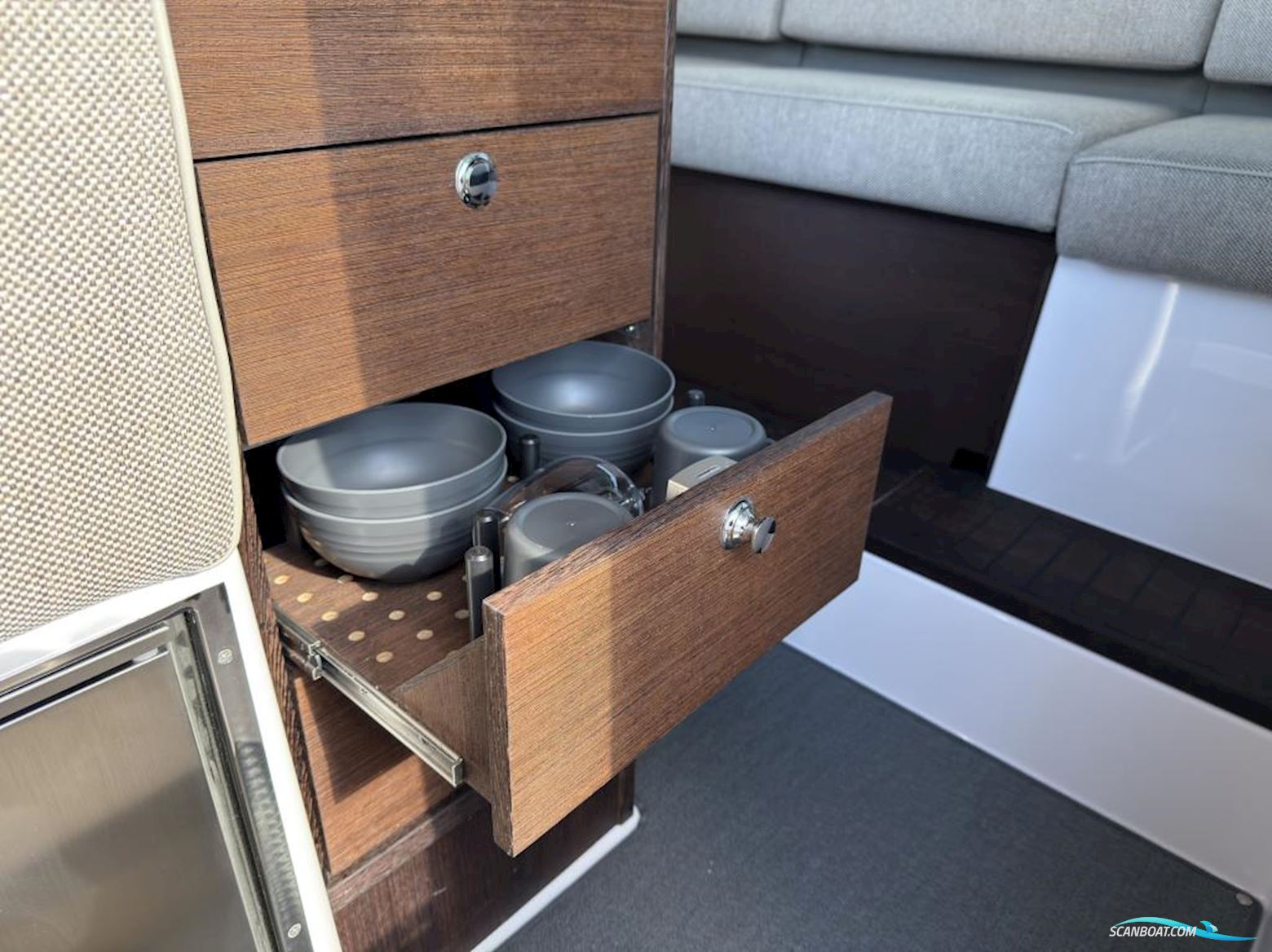 Axopar 37 Cross Cabin