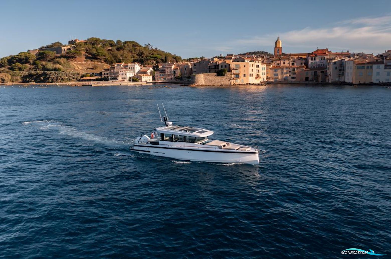 AXOPAR 37 Cross Cabin