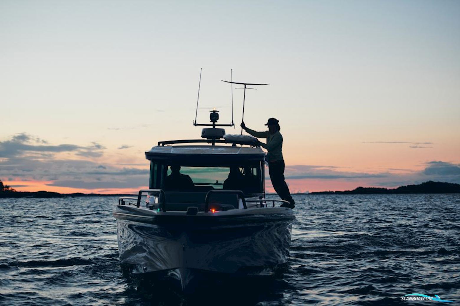 AXOPAR 37 Cross Cabin