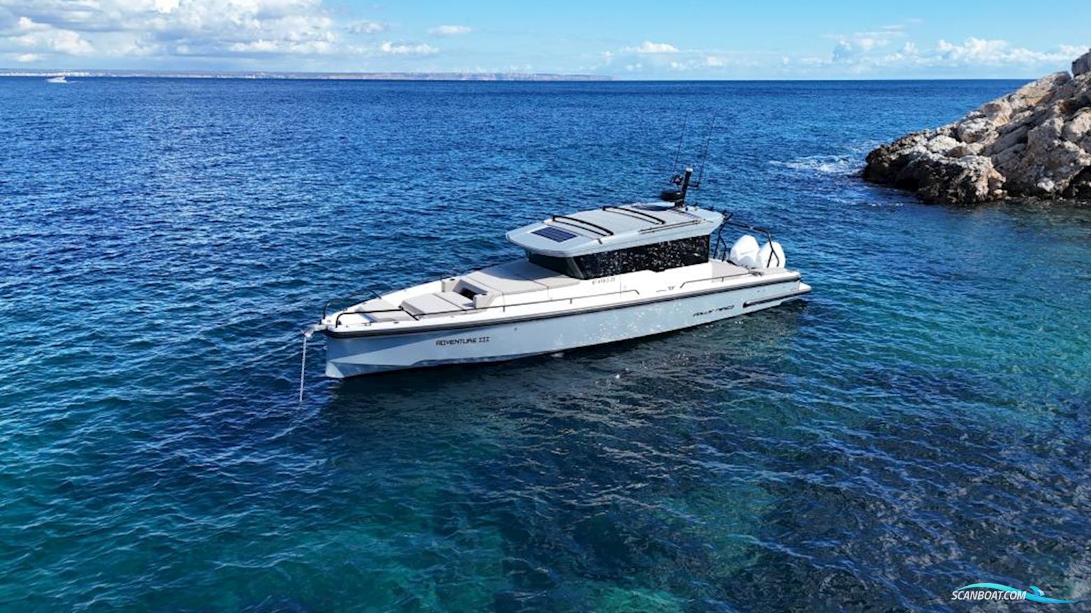 Axopar 37 Cross Cabin