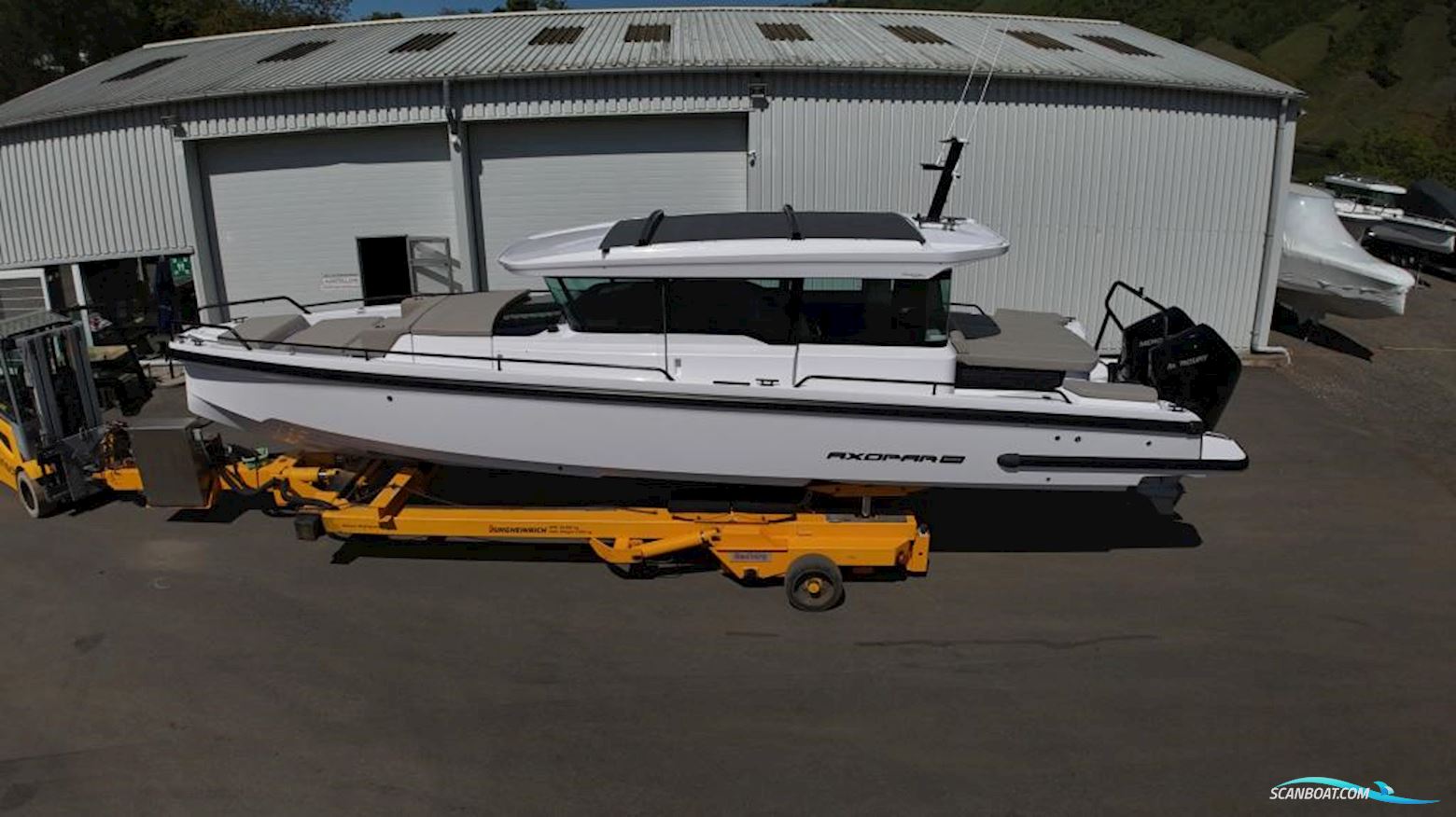 Axopar 37 Cross Cabin