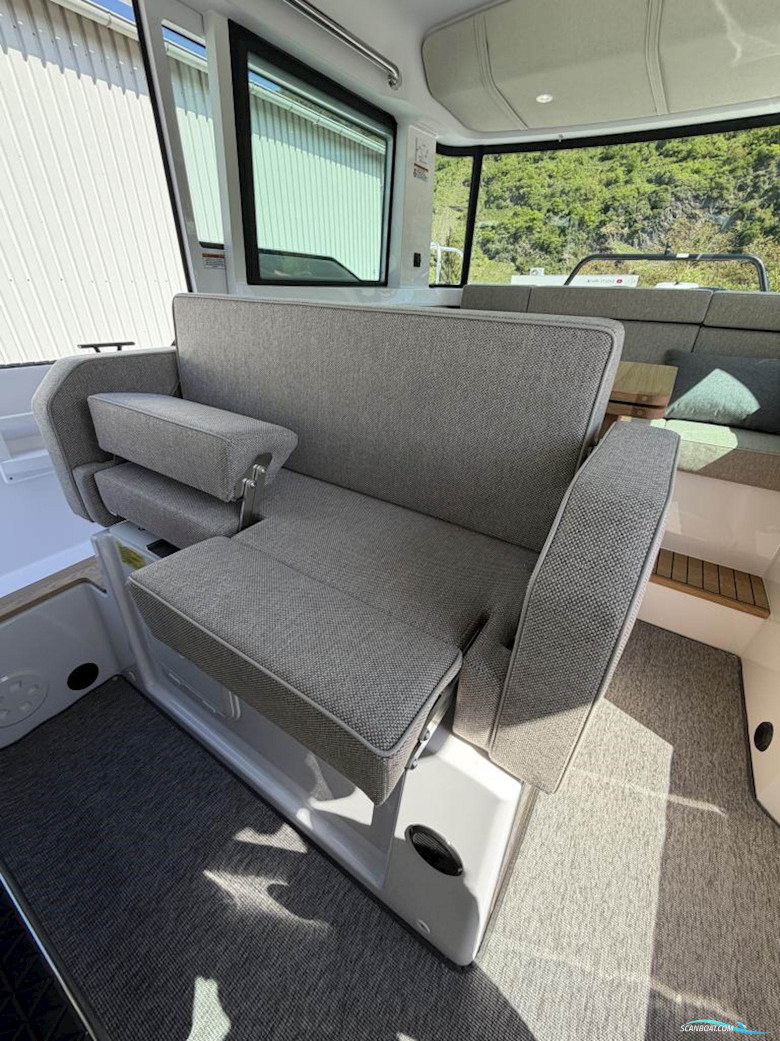 Axopar 37 Cross Cabin
