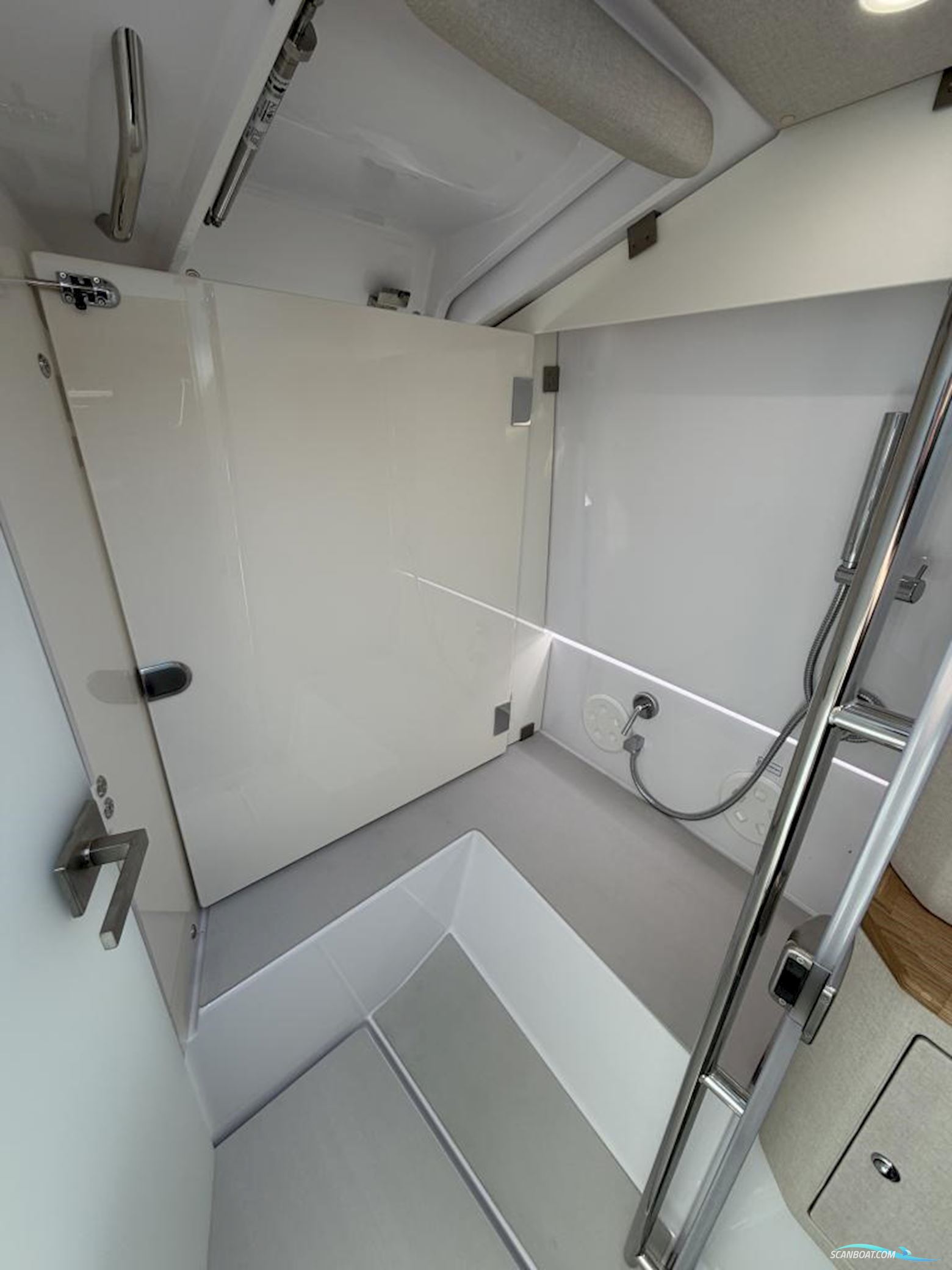 Axopar 37 Cross Cabin