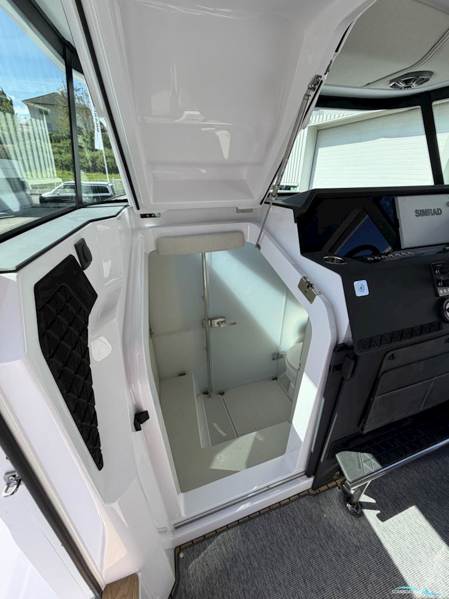 Axopar 37 Cross Cabin