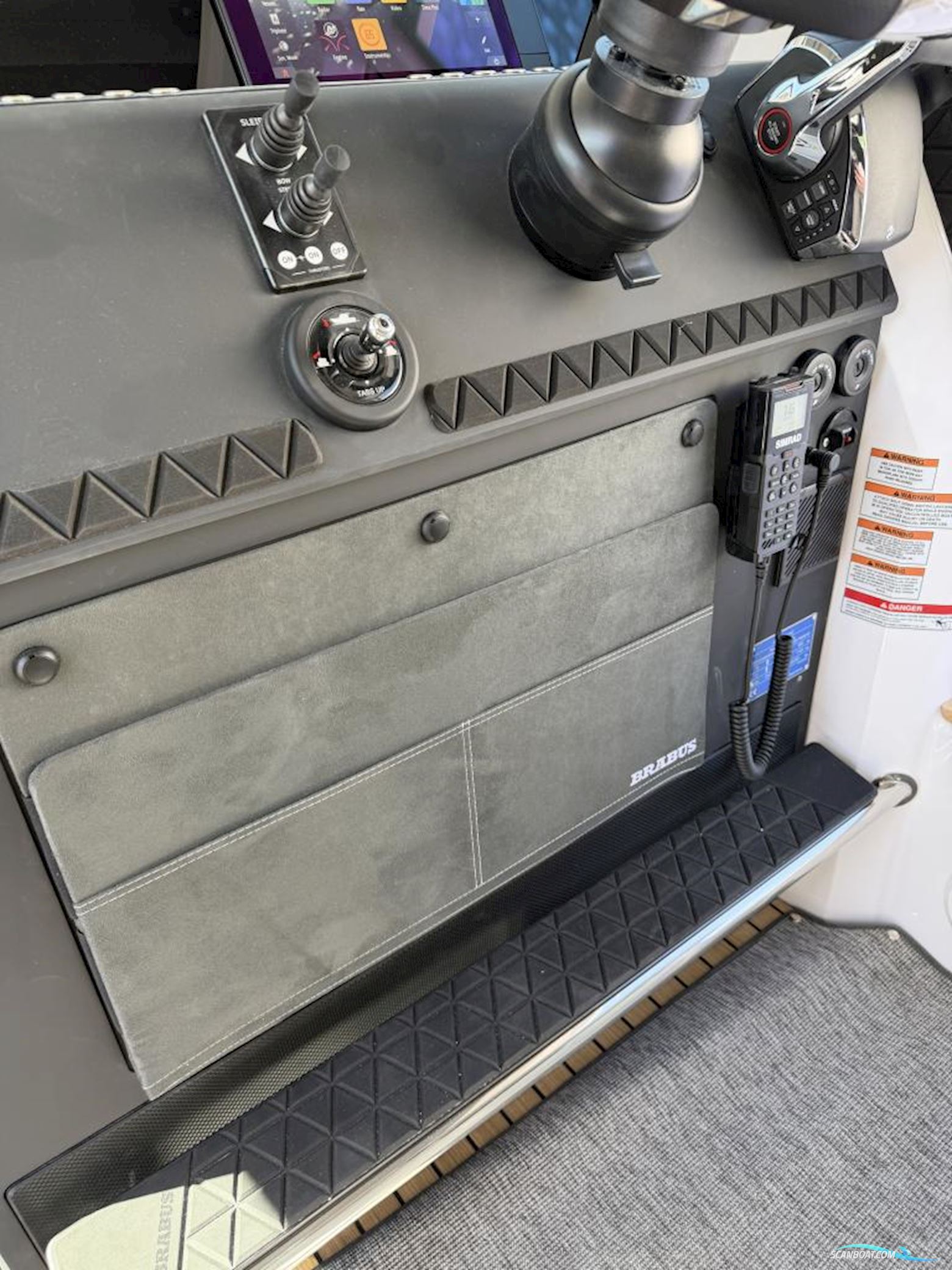 Axopar 37 Cross Cabin
