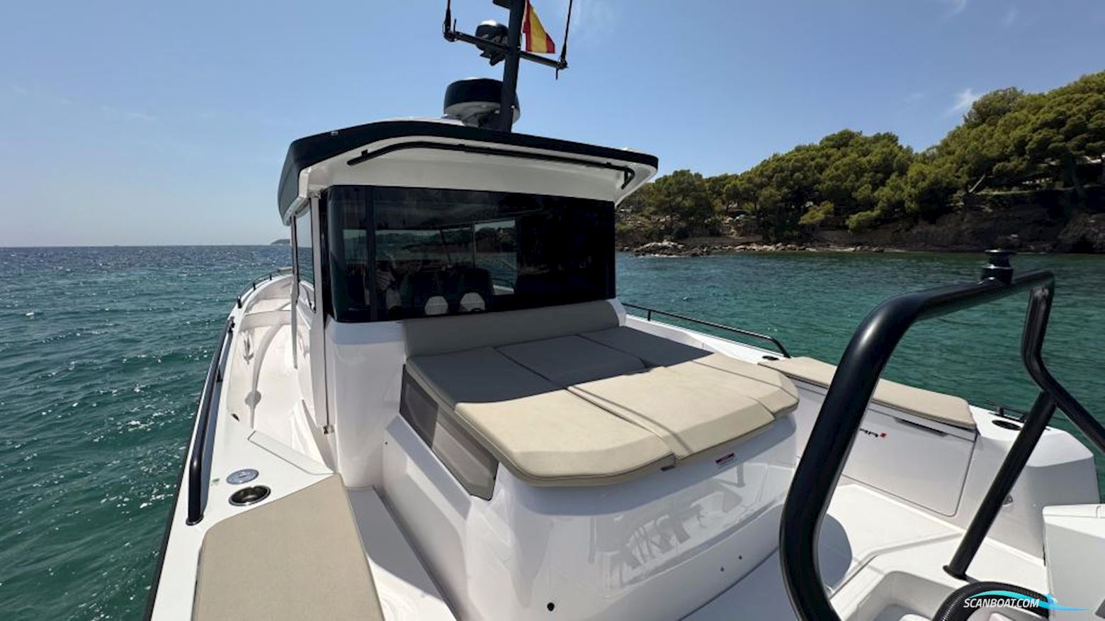 Axopar 37 Cross Cabin
