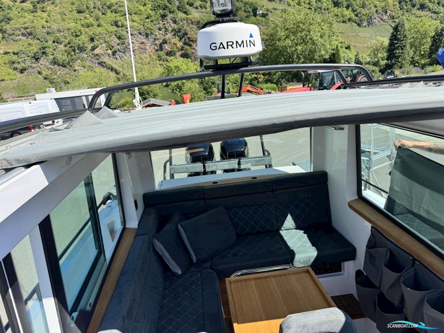 AXOPAR 37 Cross Cabin