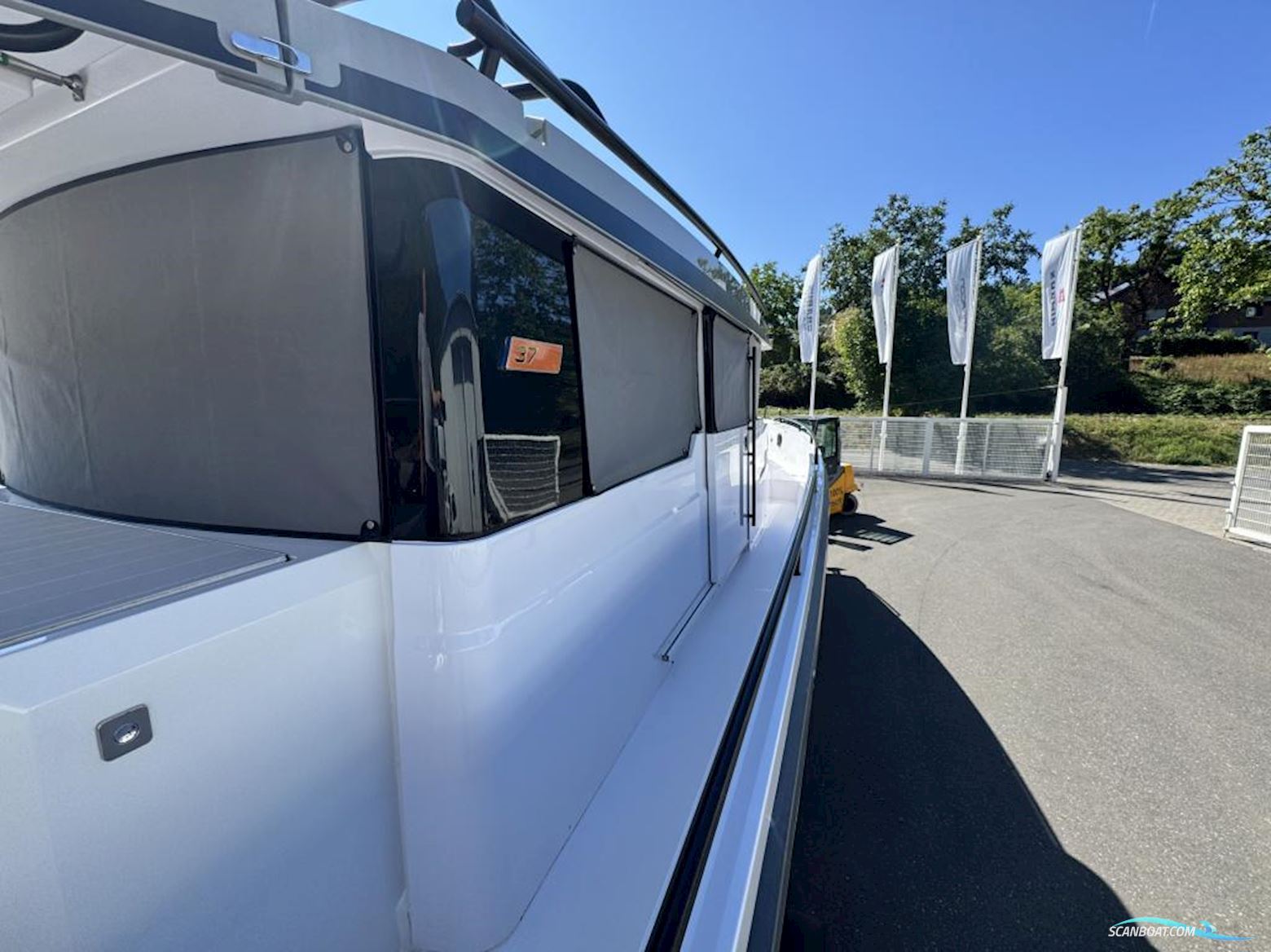 AXOPAR 37 Cross Cabin