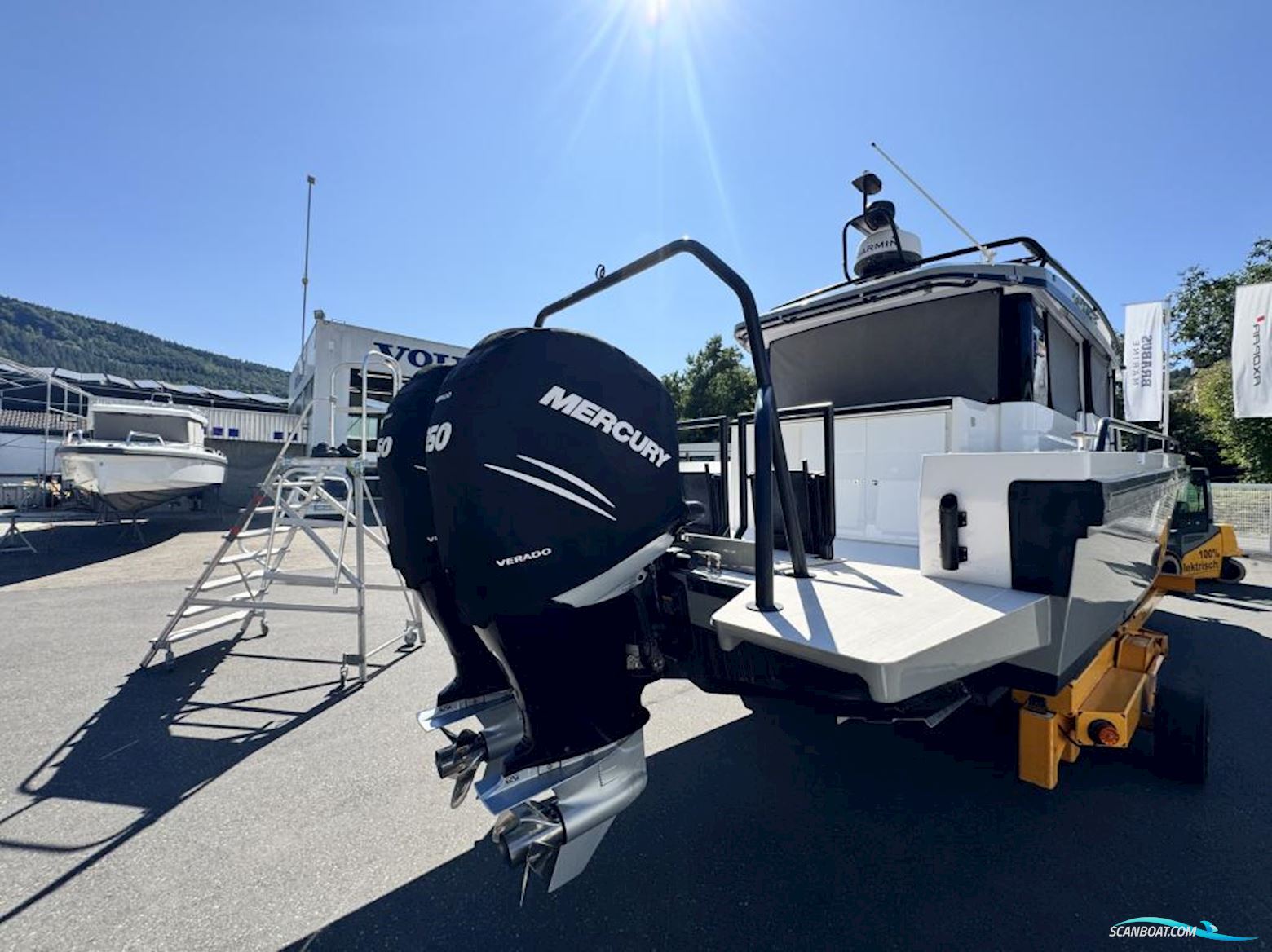 AXOPAR 37 Cross Cabin