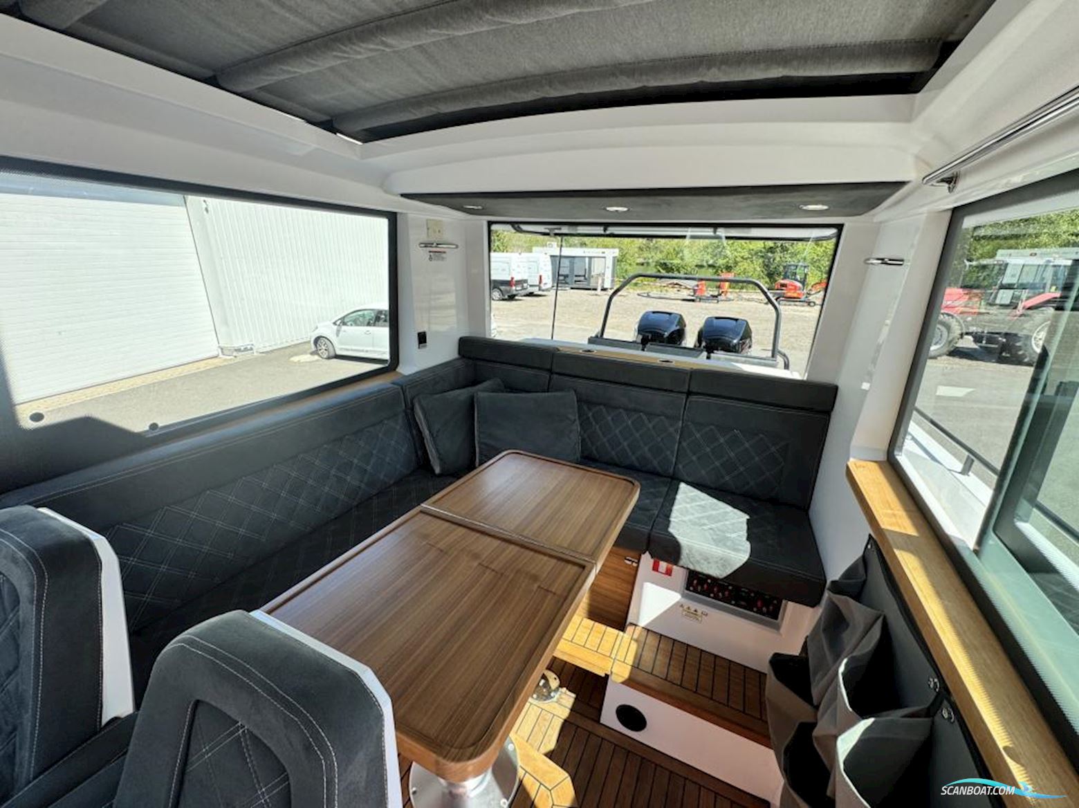 AXOPAR 37 Cross Cabin