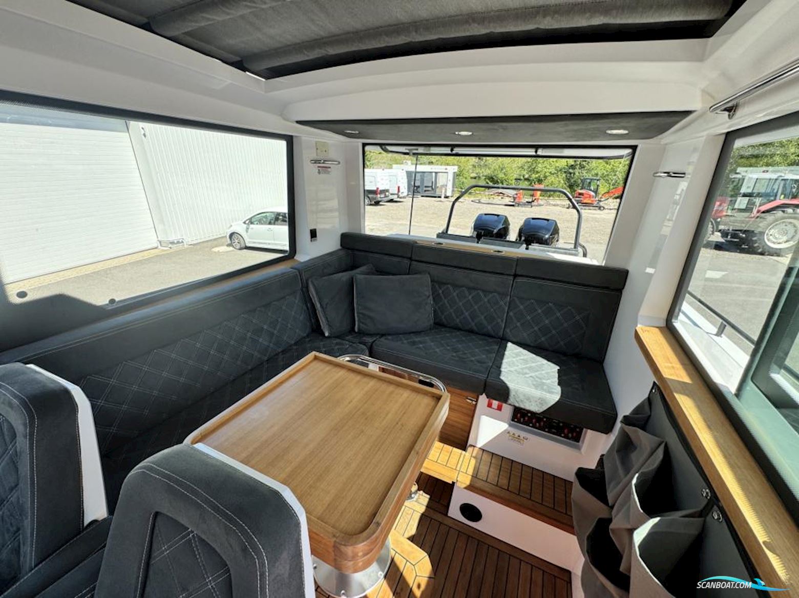 AXOPAR 37 Cross Cabin