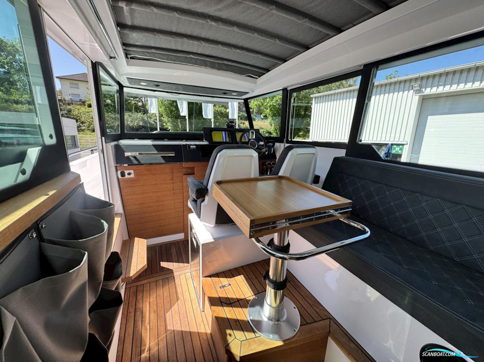 AXOPAR 37 Cross Cabin