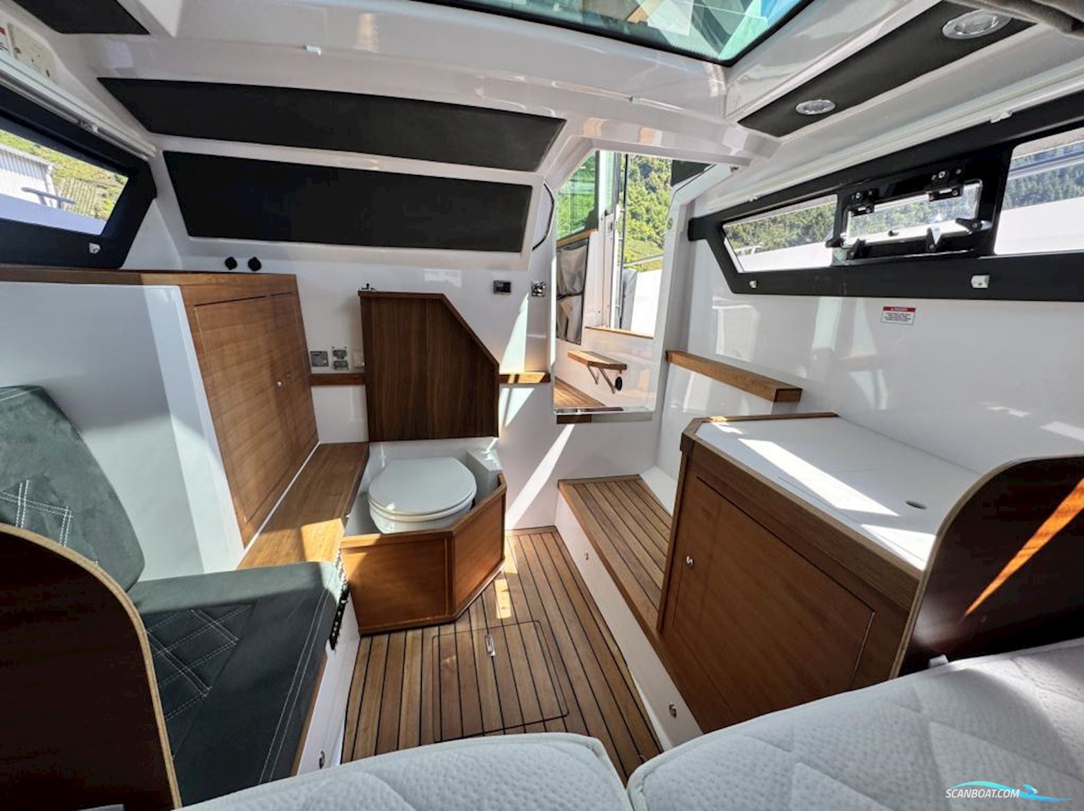 AXOPAR 37 Cross Cabin