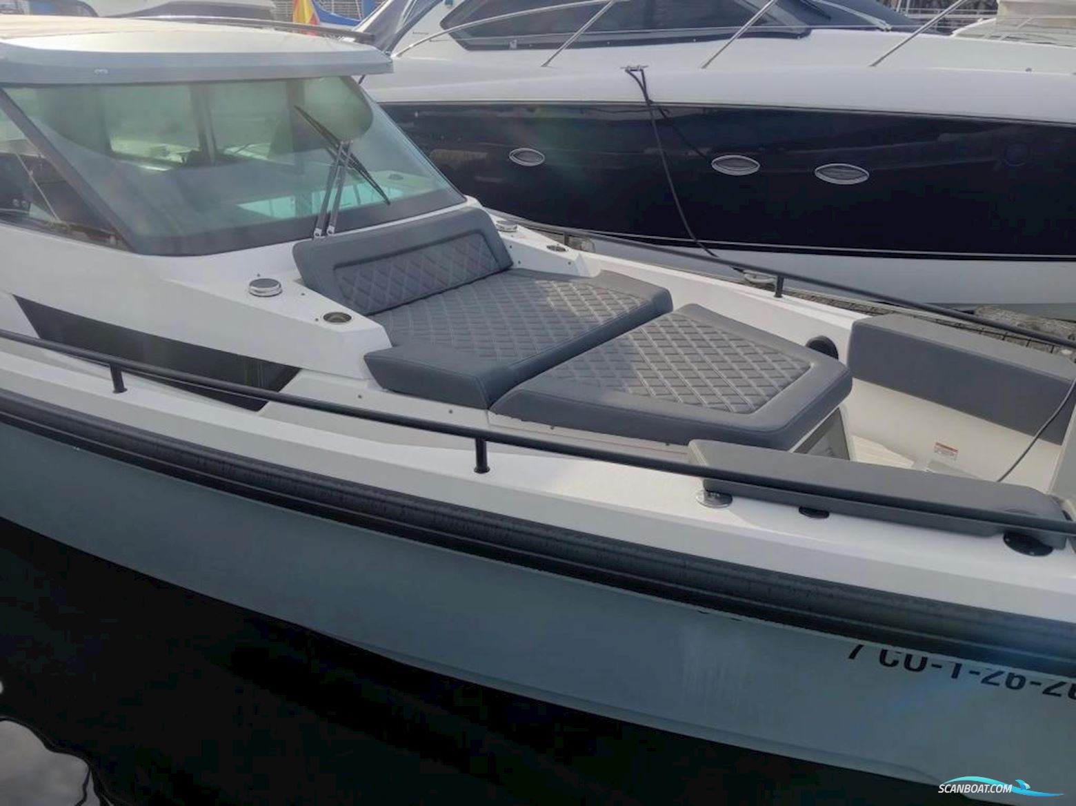Axopar 37 Sports Cabin