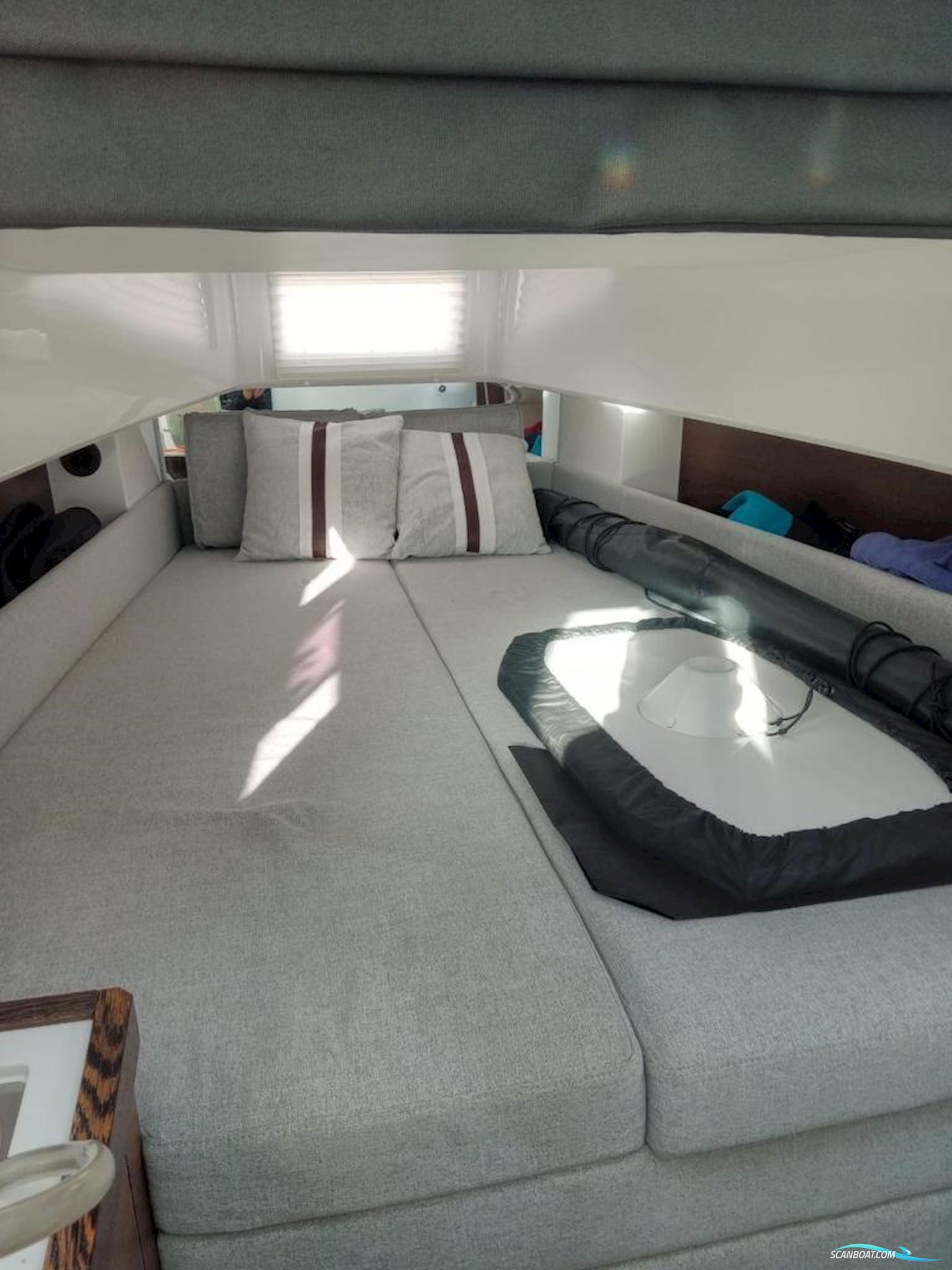 Axopar 37 Sports Cabin