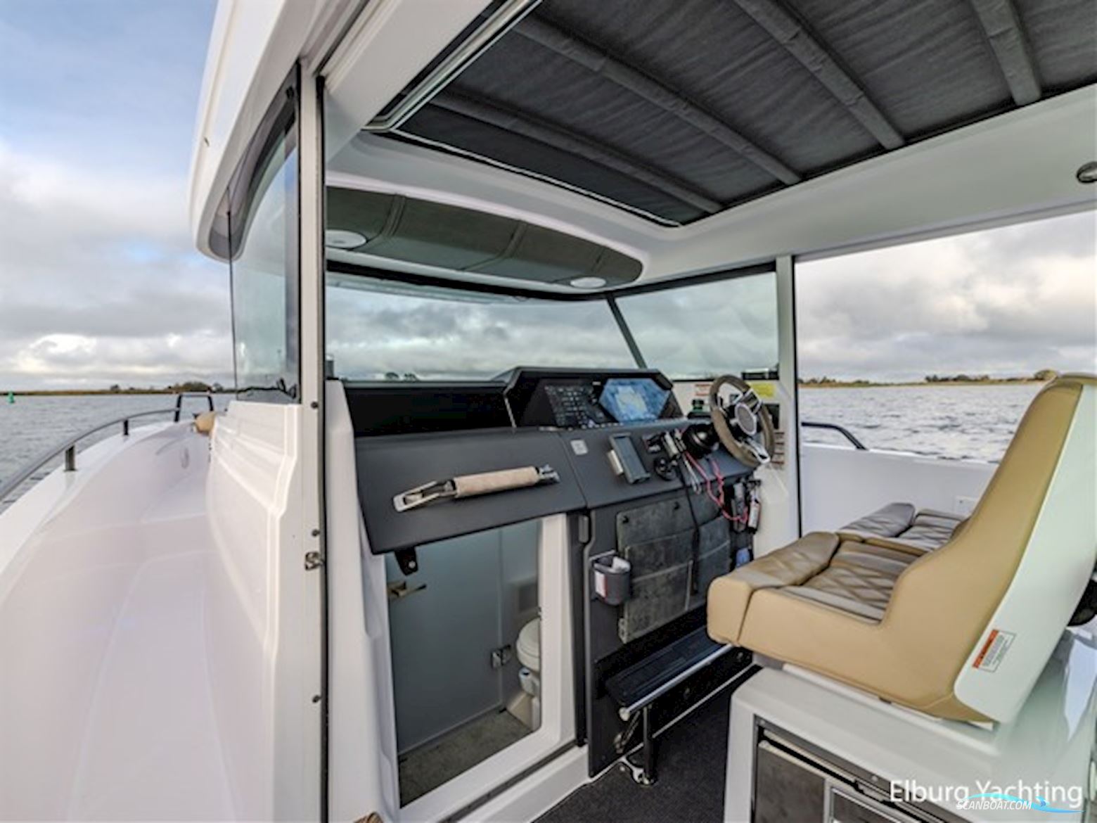 Axopar 37 XC Cross Cabin - Brabus