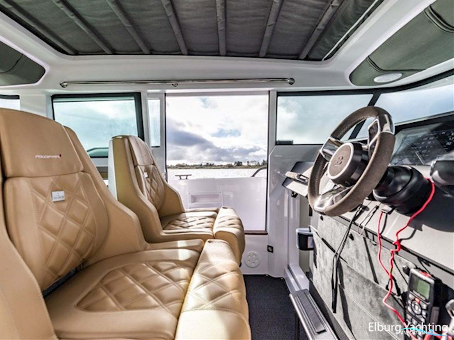 Axopar 37 XC Cross Cabin - Brabus