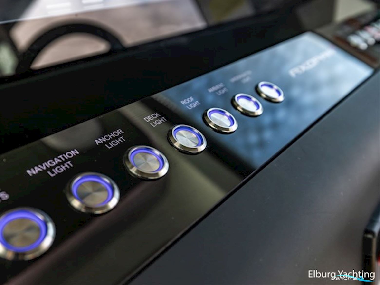 Axopar 37 XC Cross Cabin - Brabus