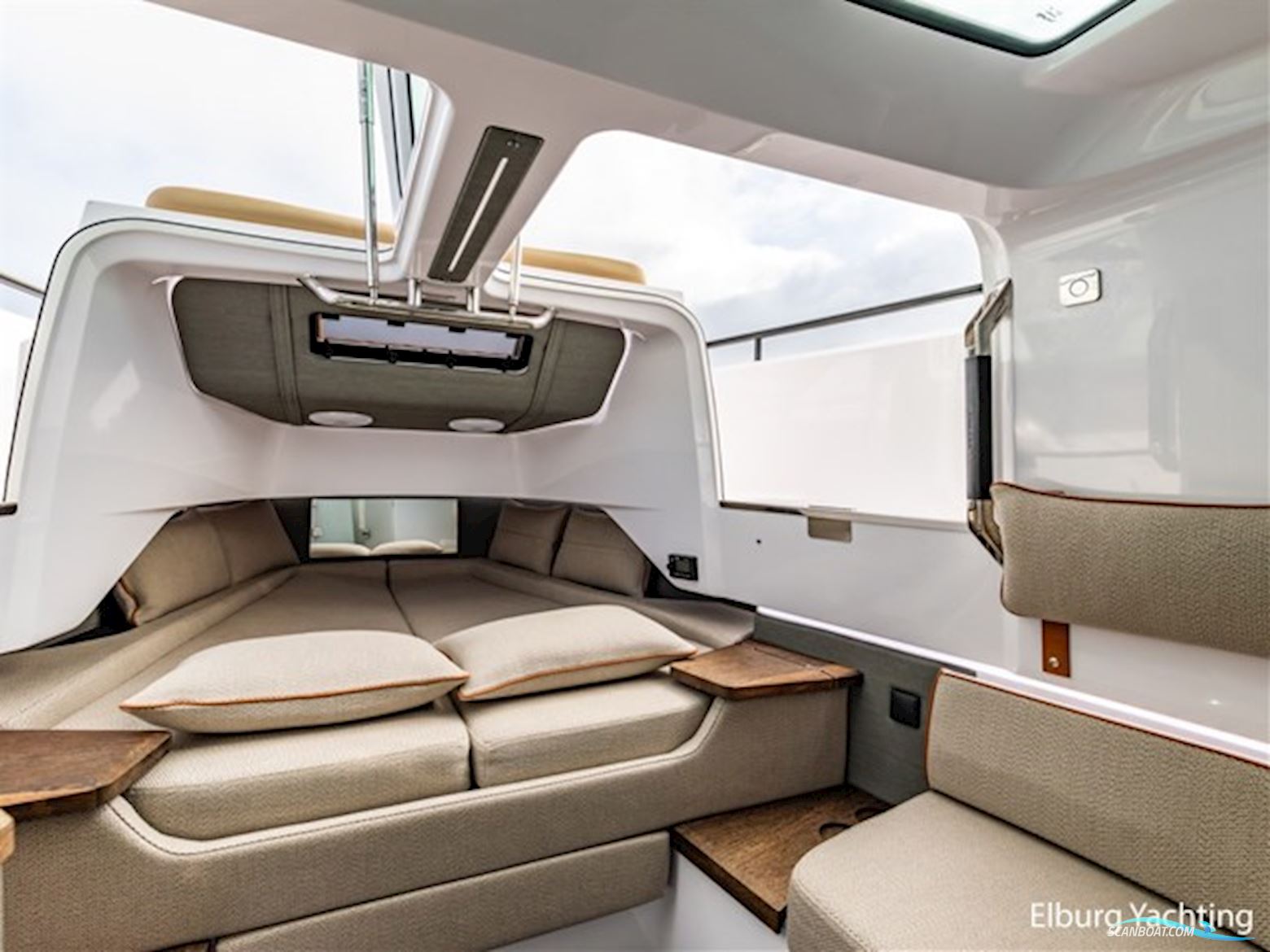 Axopar 37 XC Cross Cabin - Brabus