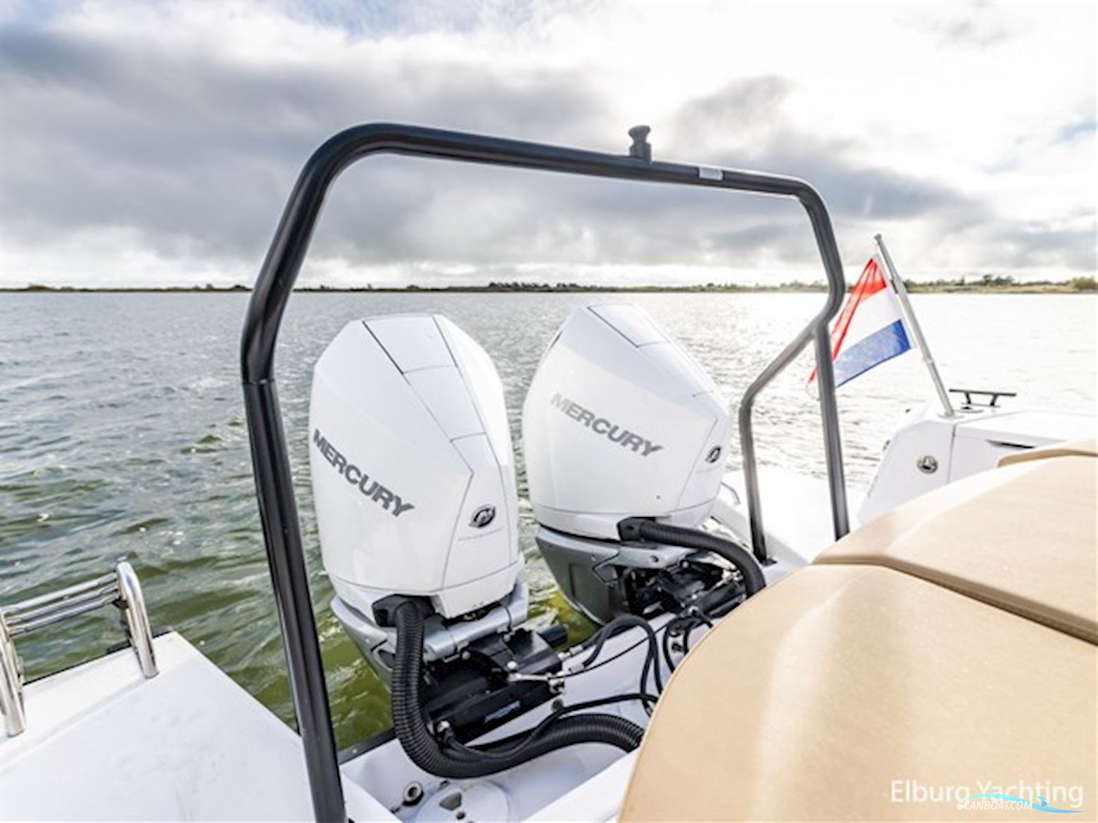 Axopar 37 XC Cross Cabin - Brabus