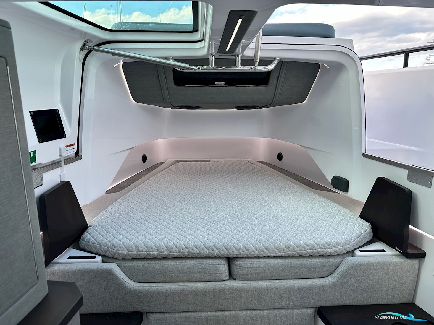 Axopar 37 XC Cross Cabin Brabus