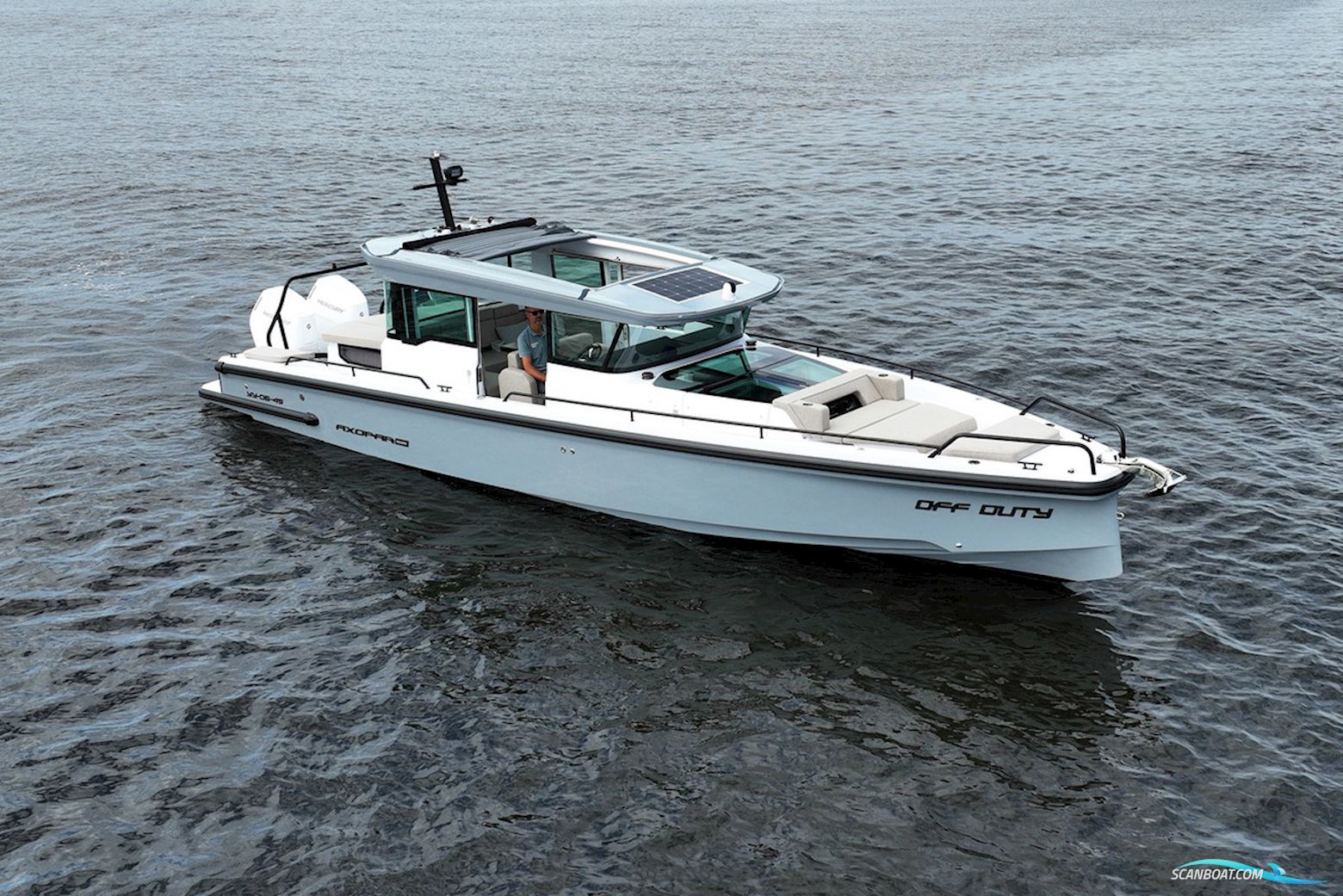 Axopar 37 XC Cross Cabin Mediterrana Edition