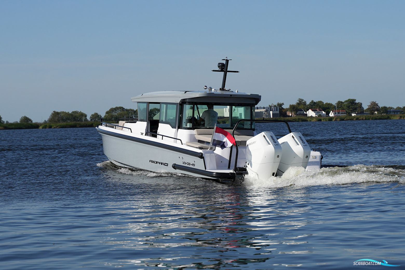 Axopar 37 XC Cross Cabin Mediterrana Edition