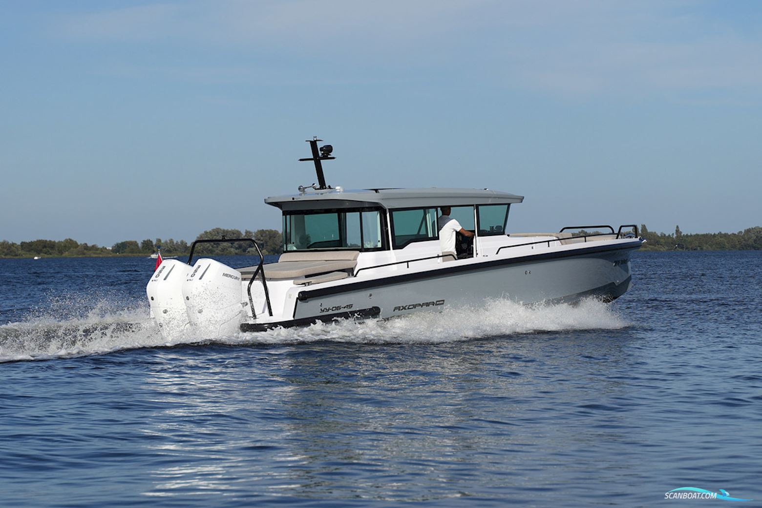 Axopar 37 XC Cross Cabin Mediterrana Edition