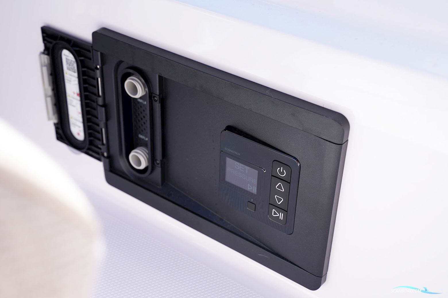 Axopar 37 XC Cross Cabin Mediterrana Edition