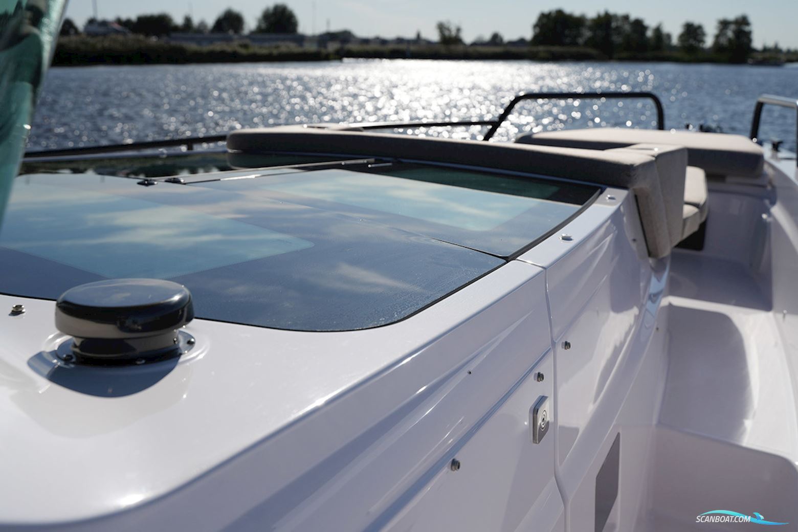 Axopar 37 XC Cross Cabin Mediterrana Edition