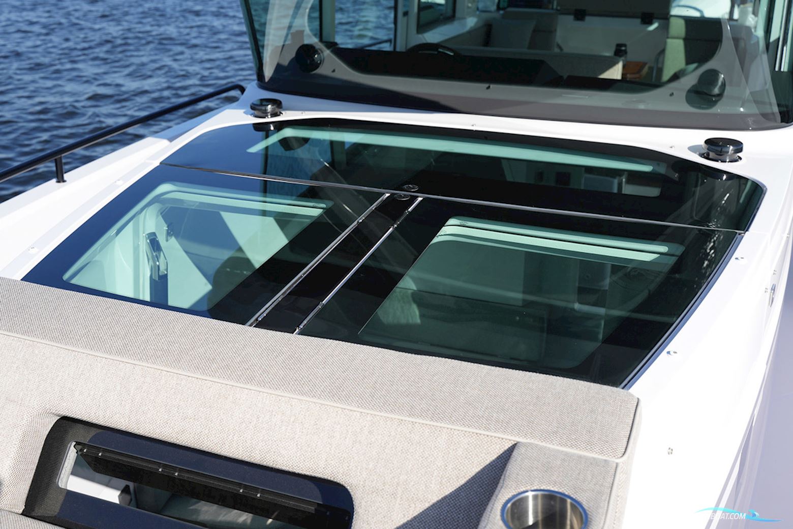 Axopar 37 XC Cross Cabin Mediterrana Edition