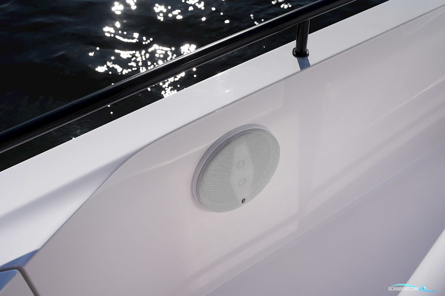 Axopar 37 XC Cross Cabin Mediterrana Edition