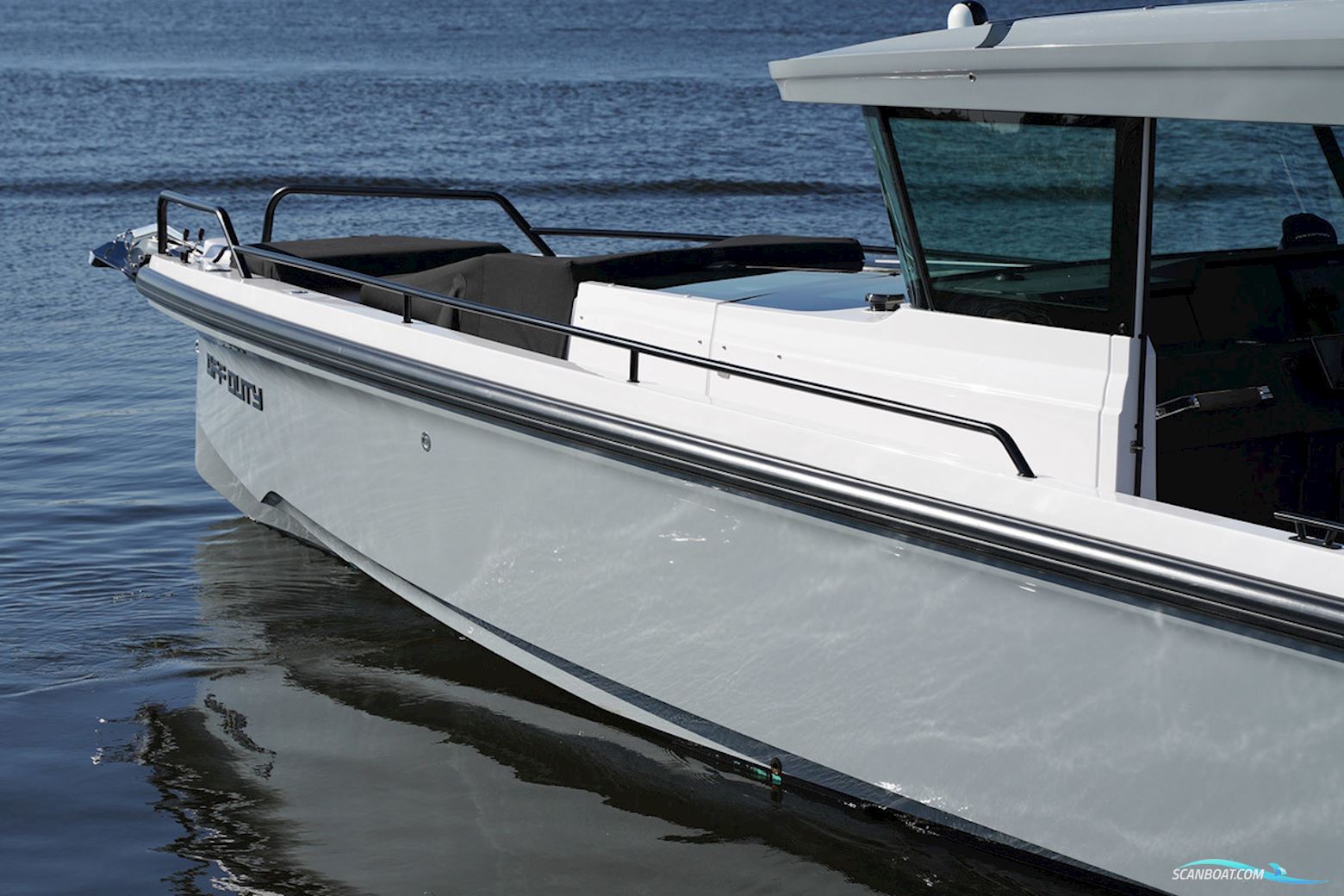 Axopar 37 XC Cross Cabin Mediterrana Edition