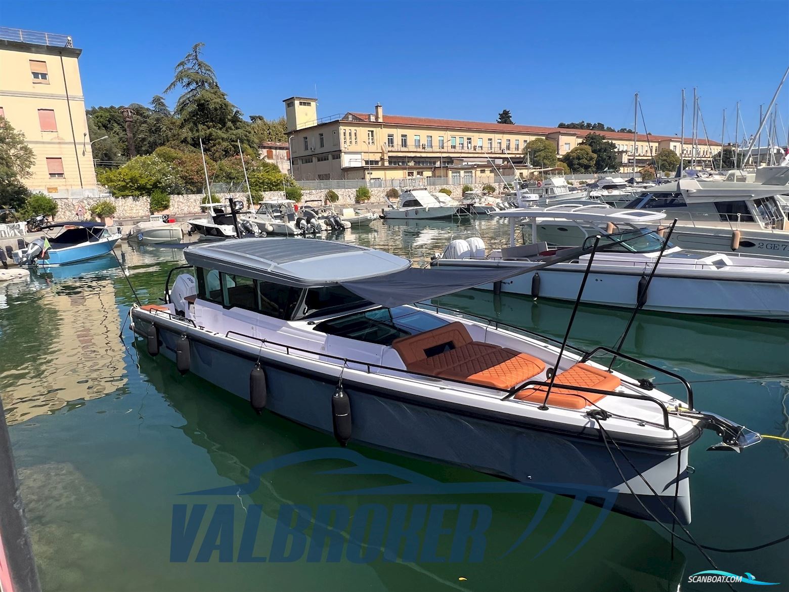 AXOPAR 37 XC Cross Cabin