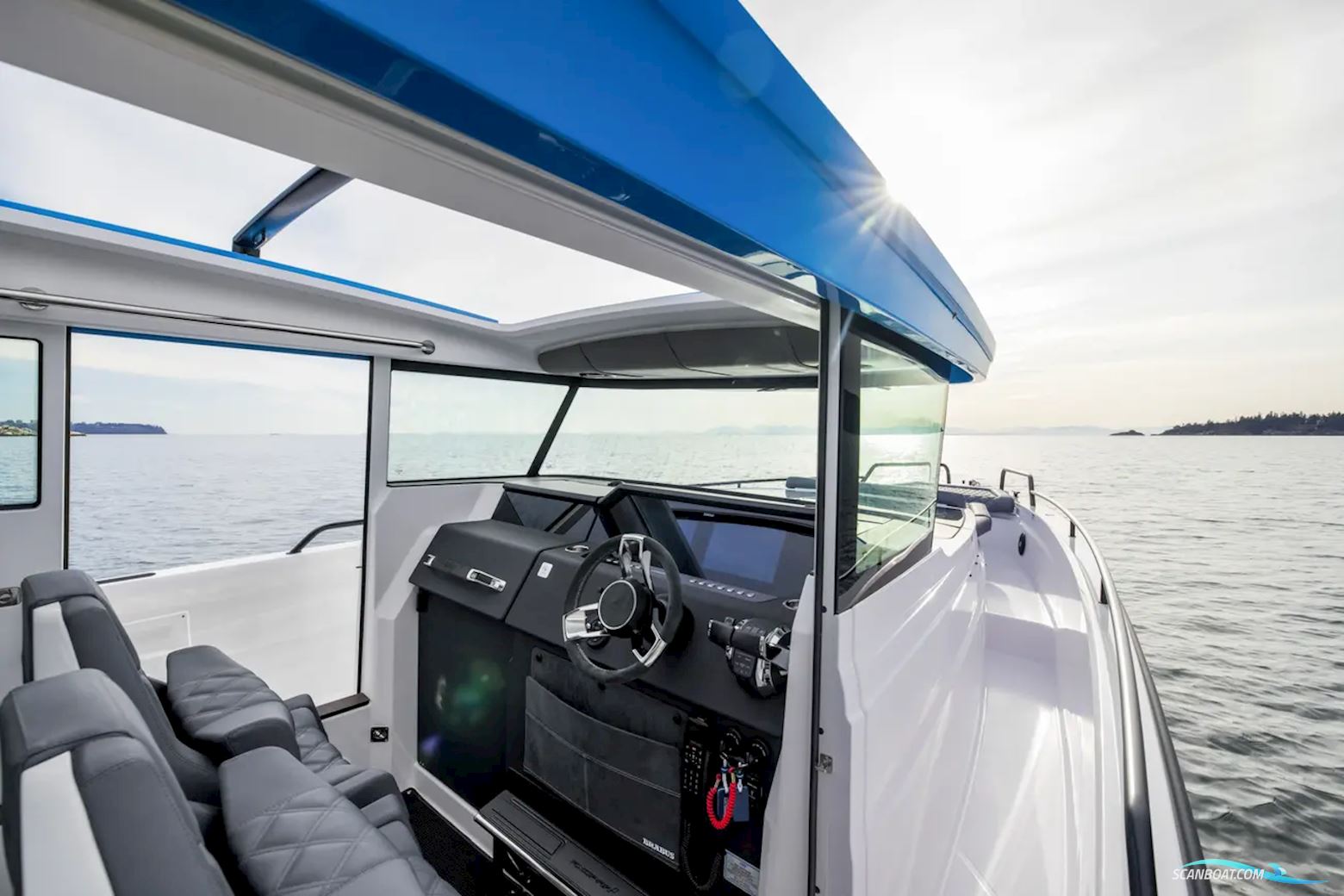 AXOPAR 37 XC Cross Cabin