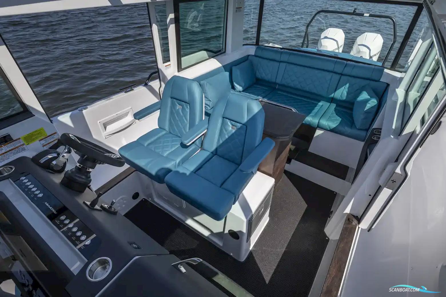 AXOPAR 37 XC Cross Cabin